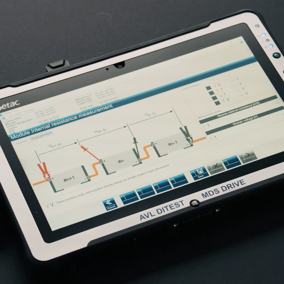 Video thumbnail on the topic of hardware: A tablet displays the user interface of a diagnostic software with various graphs and data.